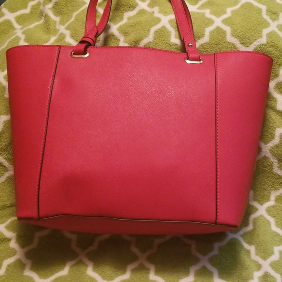 Guess tote - Picture 2 of 2
